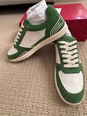 NWT Tory Burch Clover Court in Mossy Green and White Suede Low-Top Sneakers